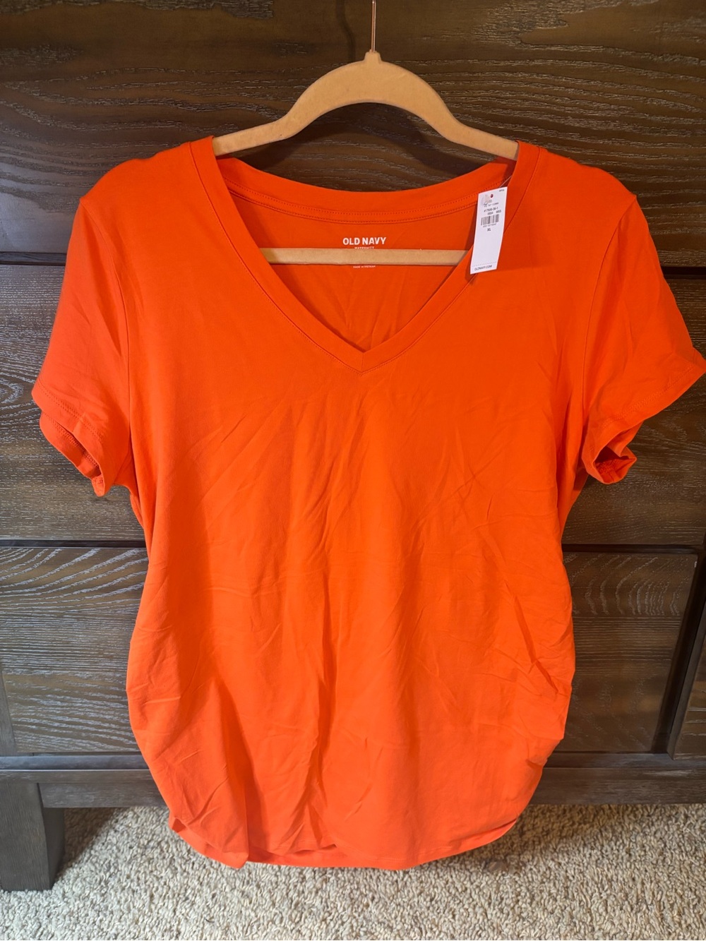 Old Navy Women's Maternity V-Neck Short Sleeve Tee in Bright Orange XL